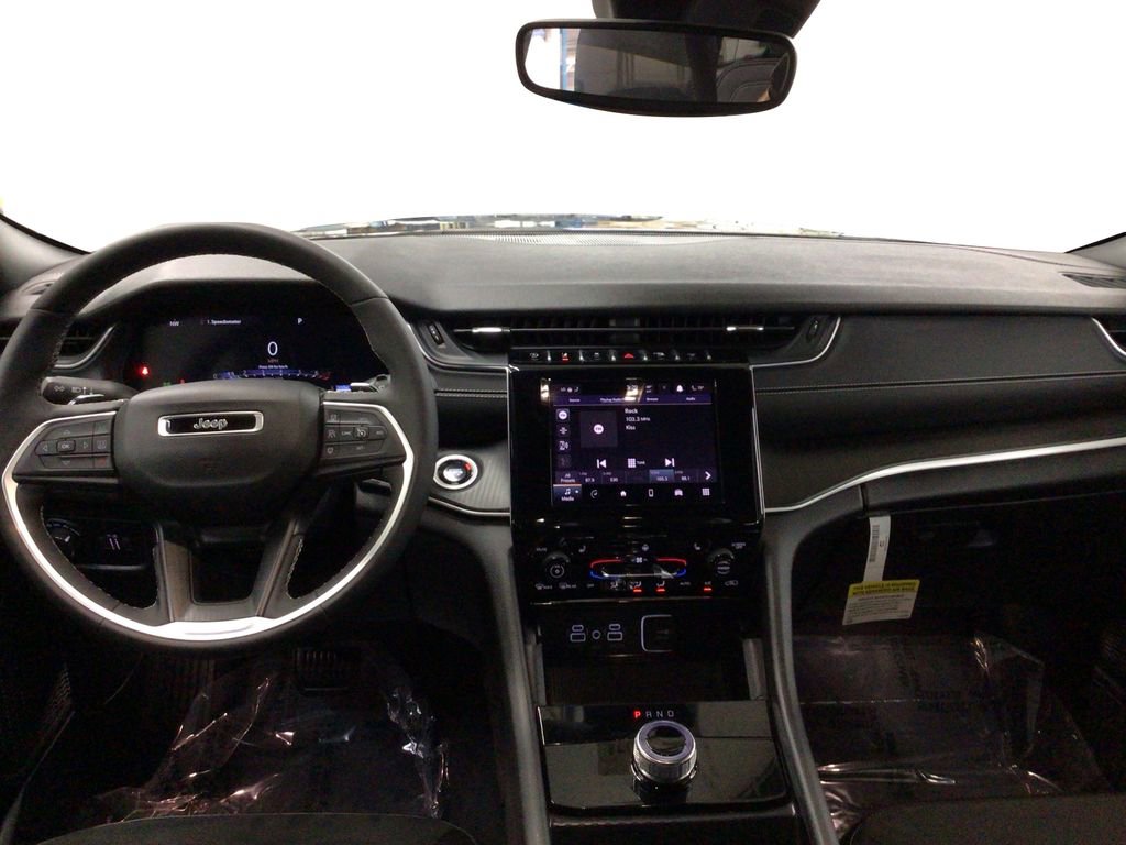 Used 2024 Jeep Grand Cherokee Altitude image 23