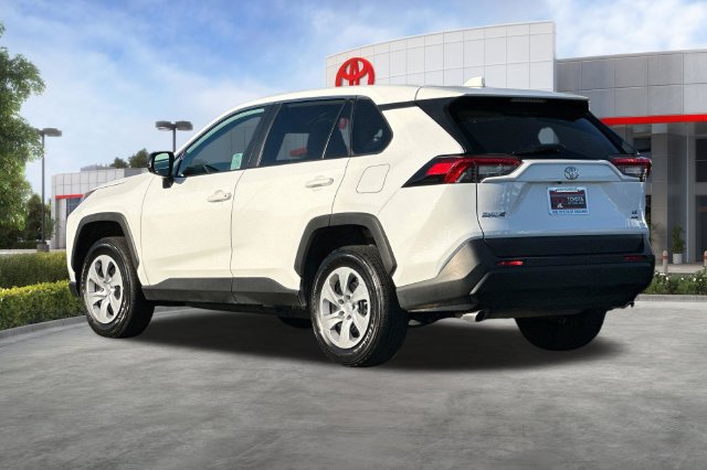 Used 2025 Toyota RAV4 LE AWD/4WD image 7