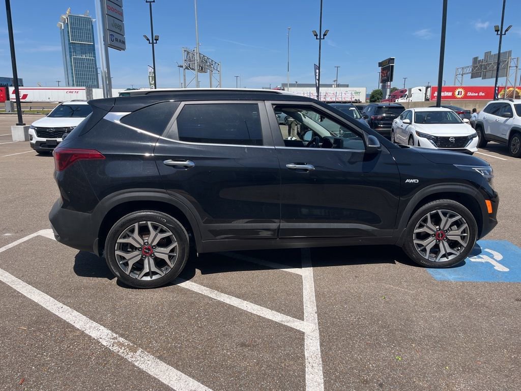 Used 2023 Kia Seltos SX w/ SX Sunroof Package AWD/4WD image 7