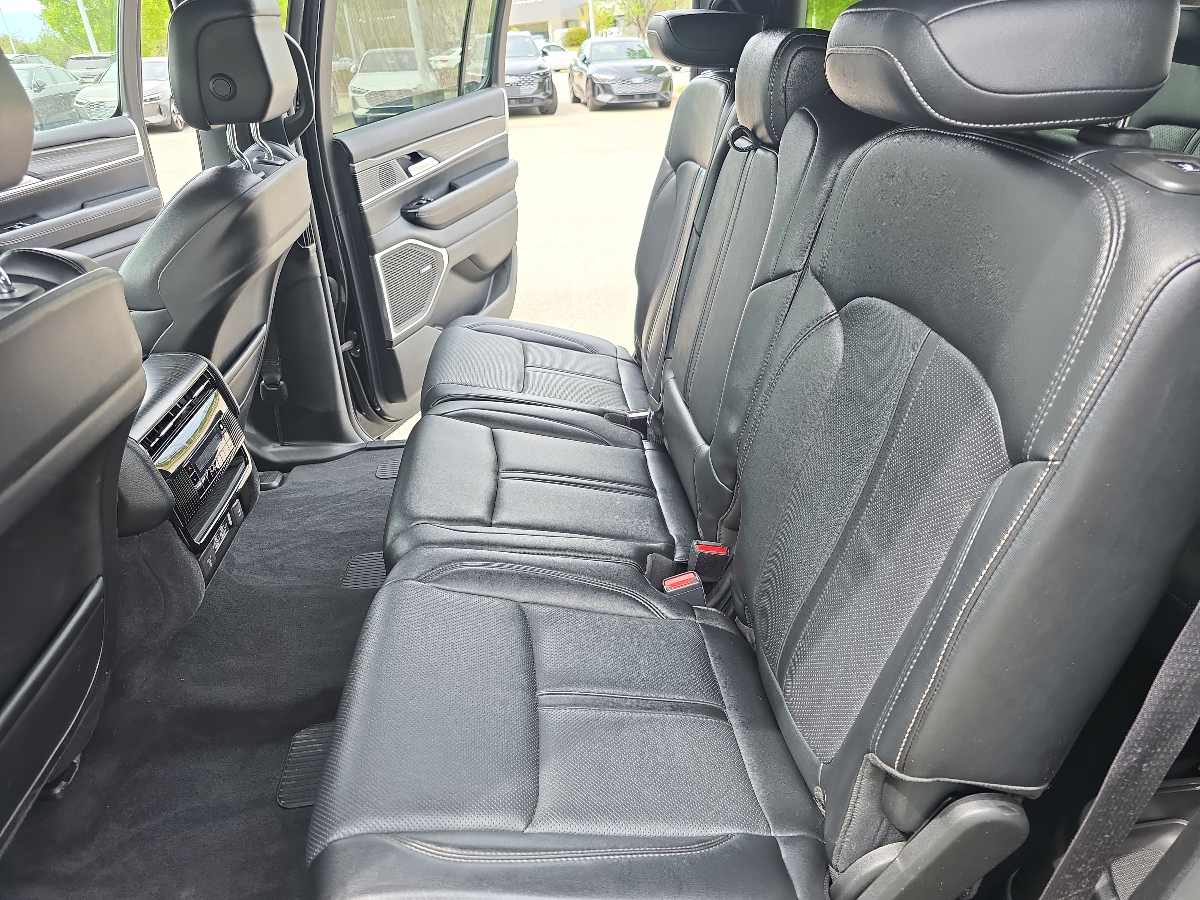 Used 2024 Jeep Wagoneer L Series II image 14