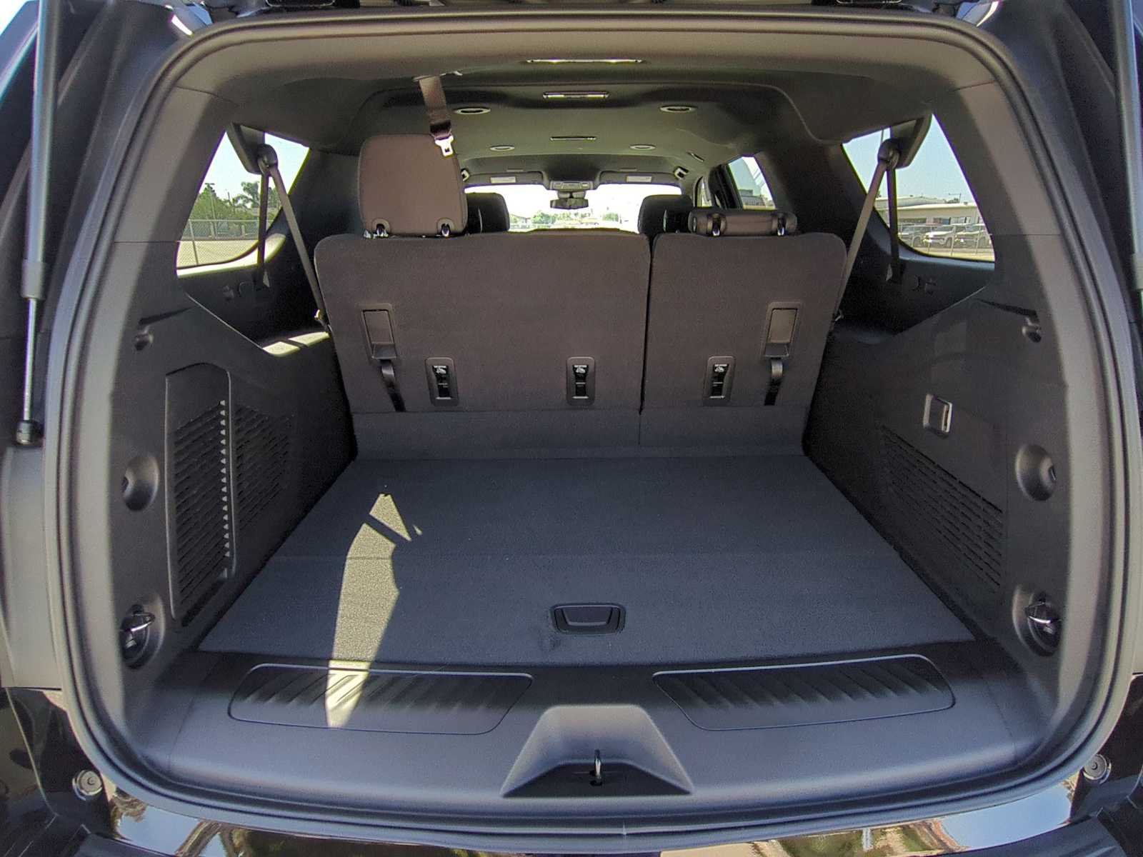New 2026 Chevrolet Suburban LS RWD image 25