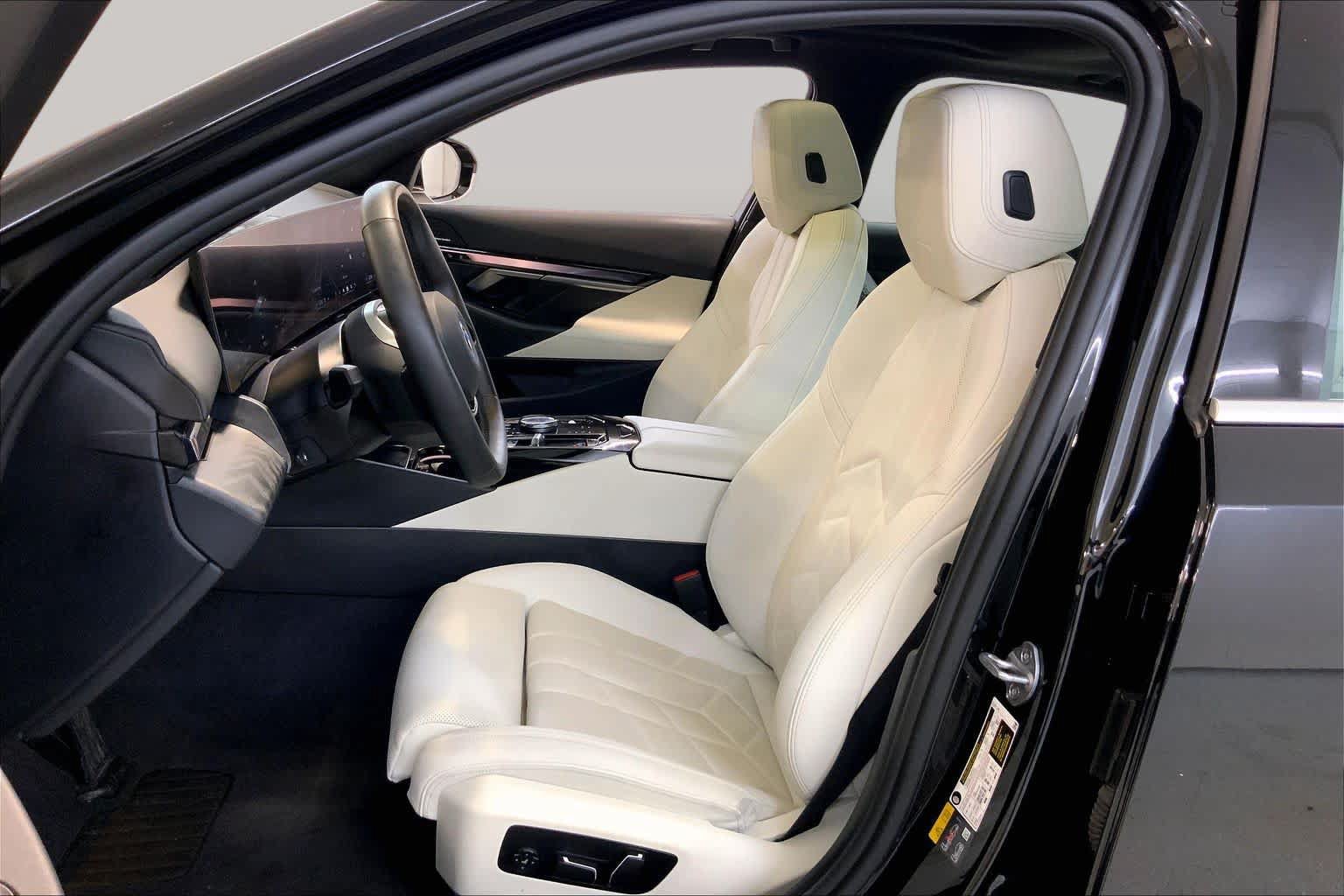 Used 2025 BMW i5 xDrive40 w/ Premium Package AWD/4WD image 7