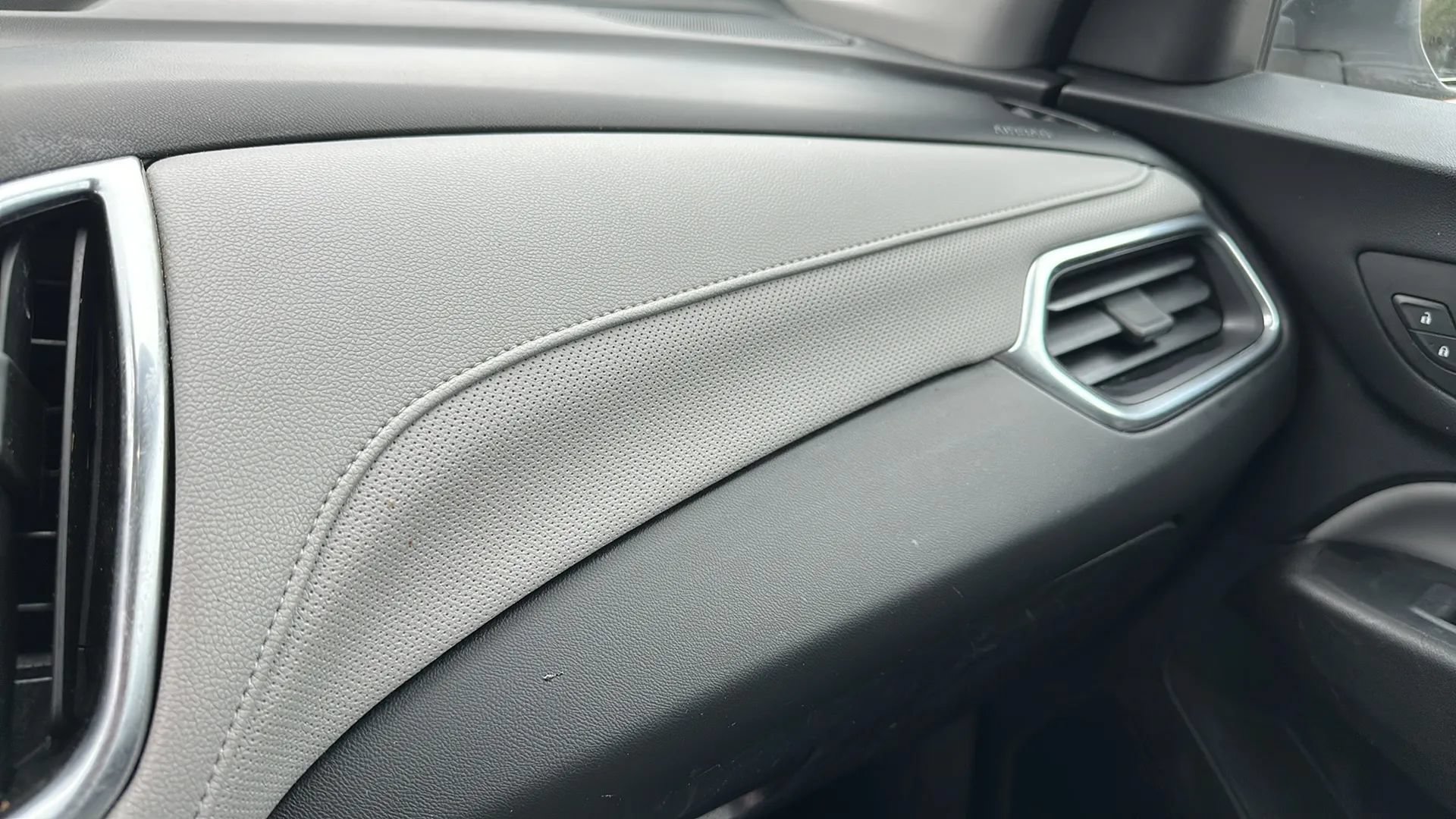 Used 2018 Chevrolet Equinox Premier FWD image 39