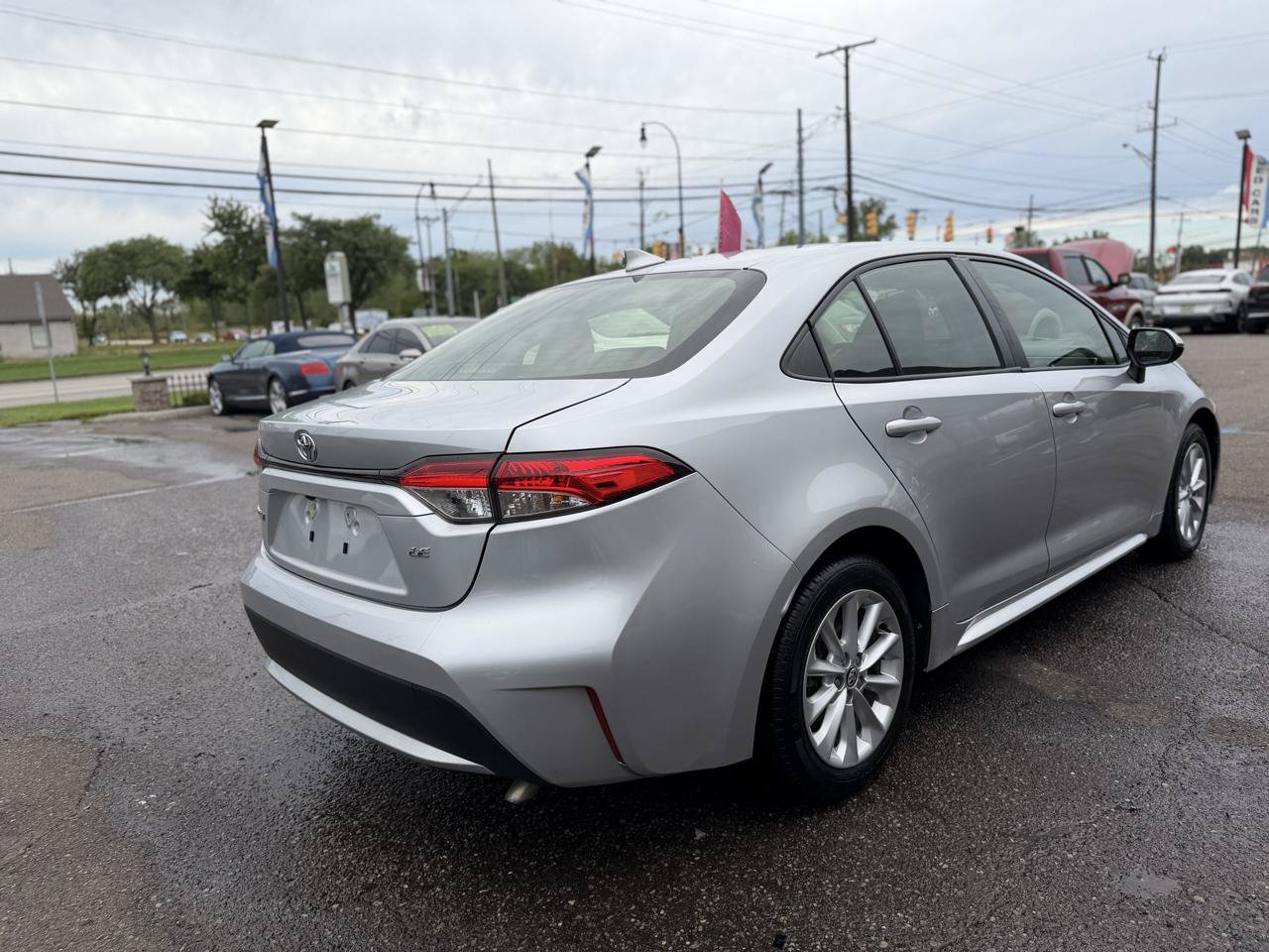Used 2022 Toyota Corolla LE w/ LE Convenience Package FWD image 9