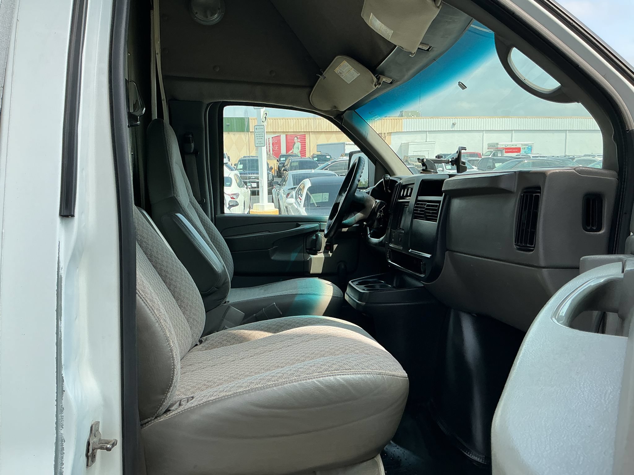 Used 2005 Chevrolet Express 3500 RWD image 22