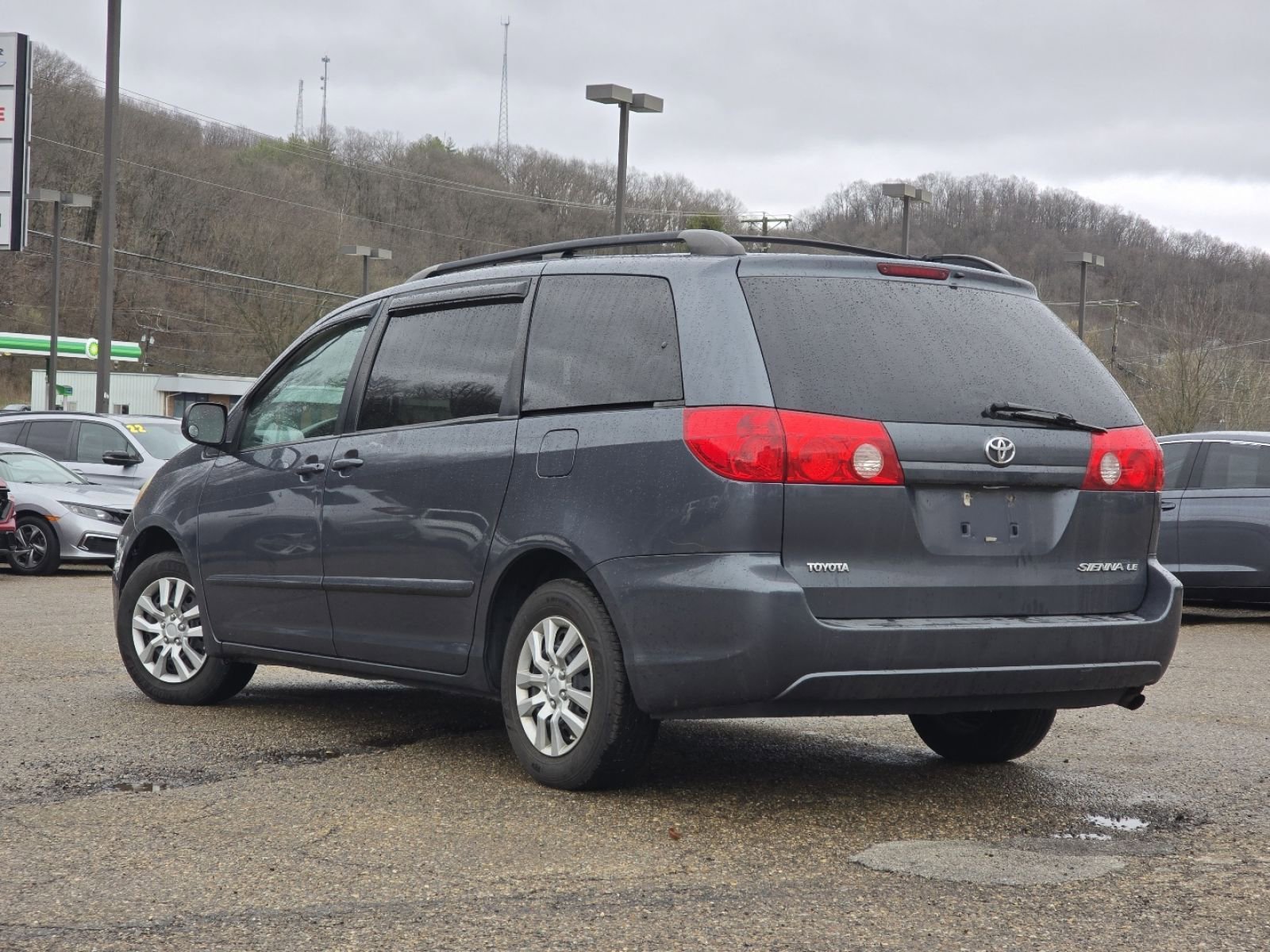 Used 2010 Toyota Sienna LE FWD image 6