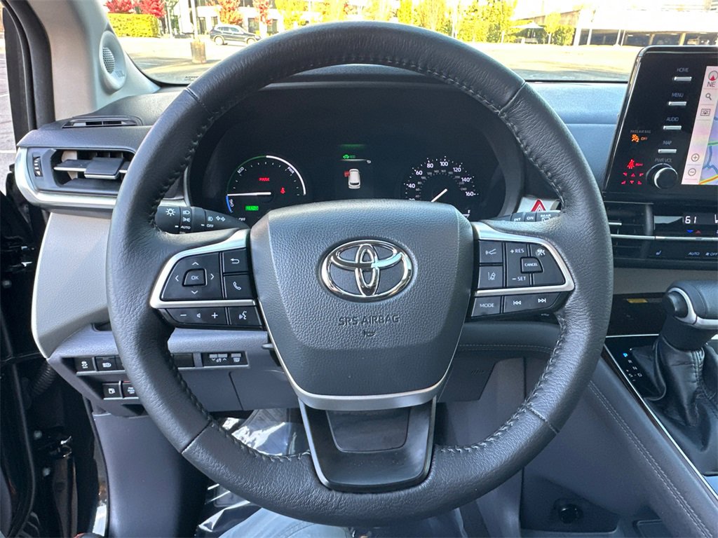 Used 2022 Toyota Sienna XLE image 26