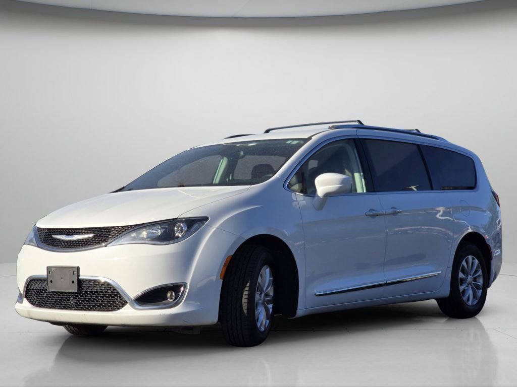Used 2018 Chrysler Pacifica Touring-L FWD image 18