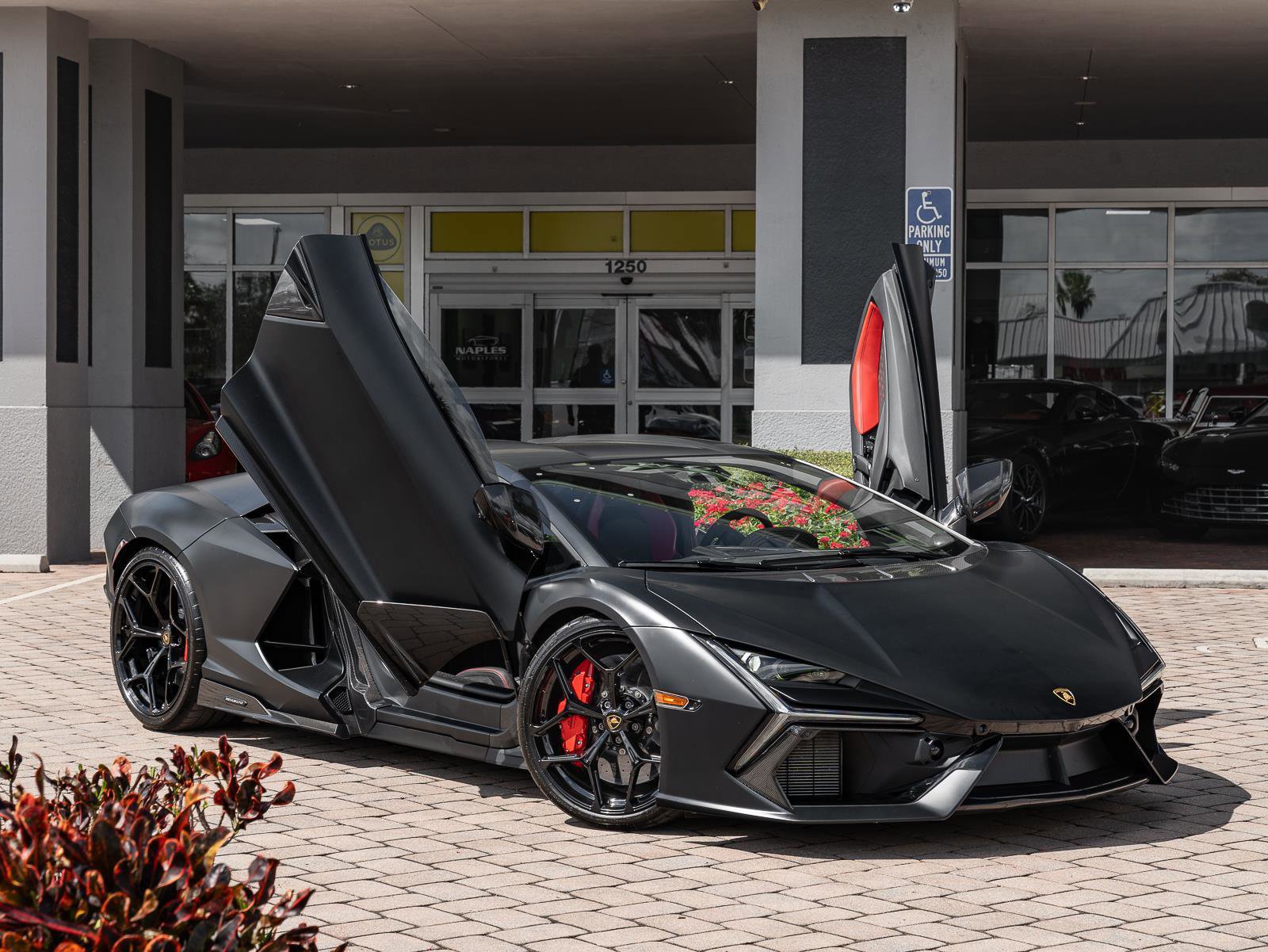 Used 2024 Lamborghini Revuelto image 3