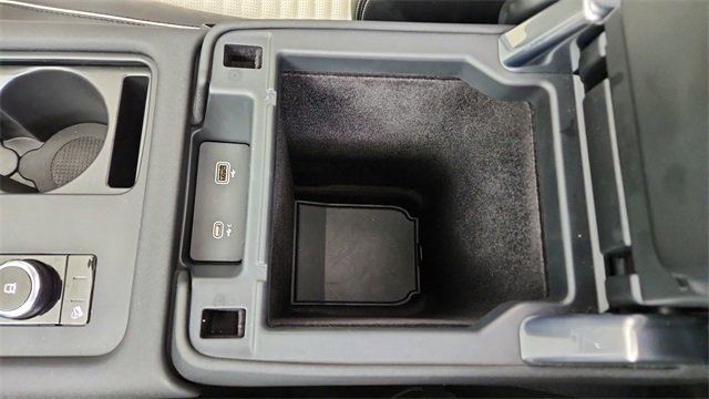 Used 2024 Land Rover Discovery Dynamic SE image 57