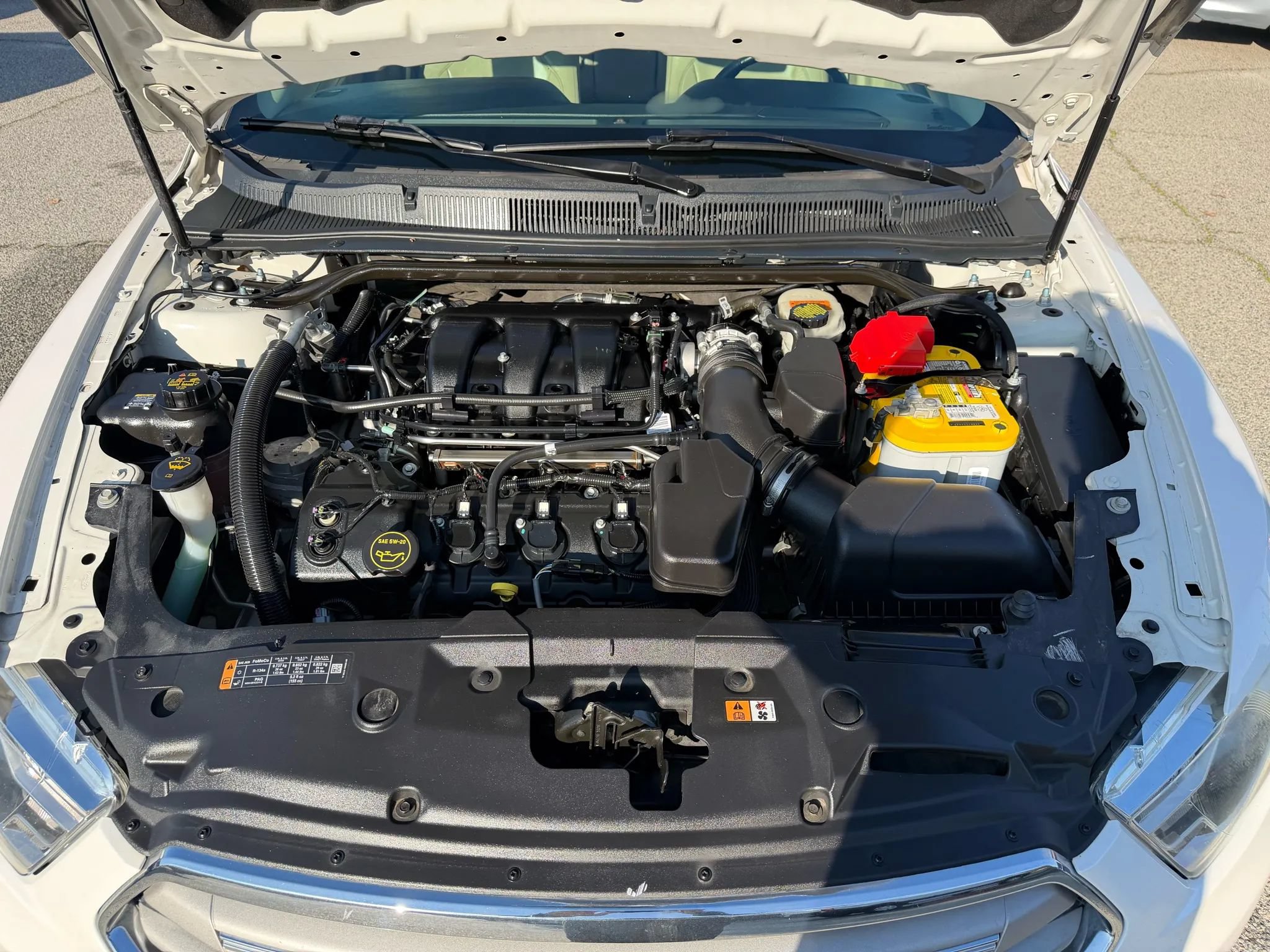 Used 2016 Ford Taurus SEL FWD image 23