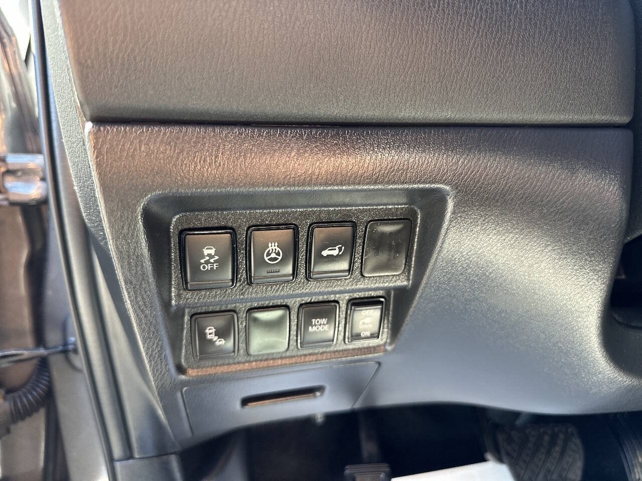 Used 2018 Nissan Pathfinder SL FWD image 10