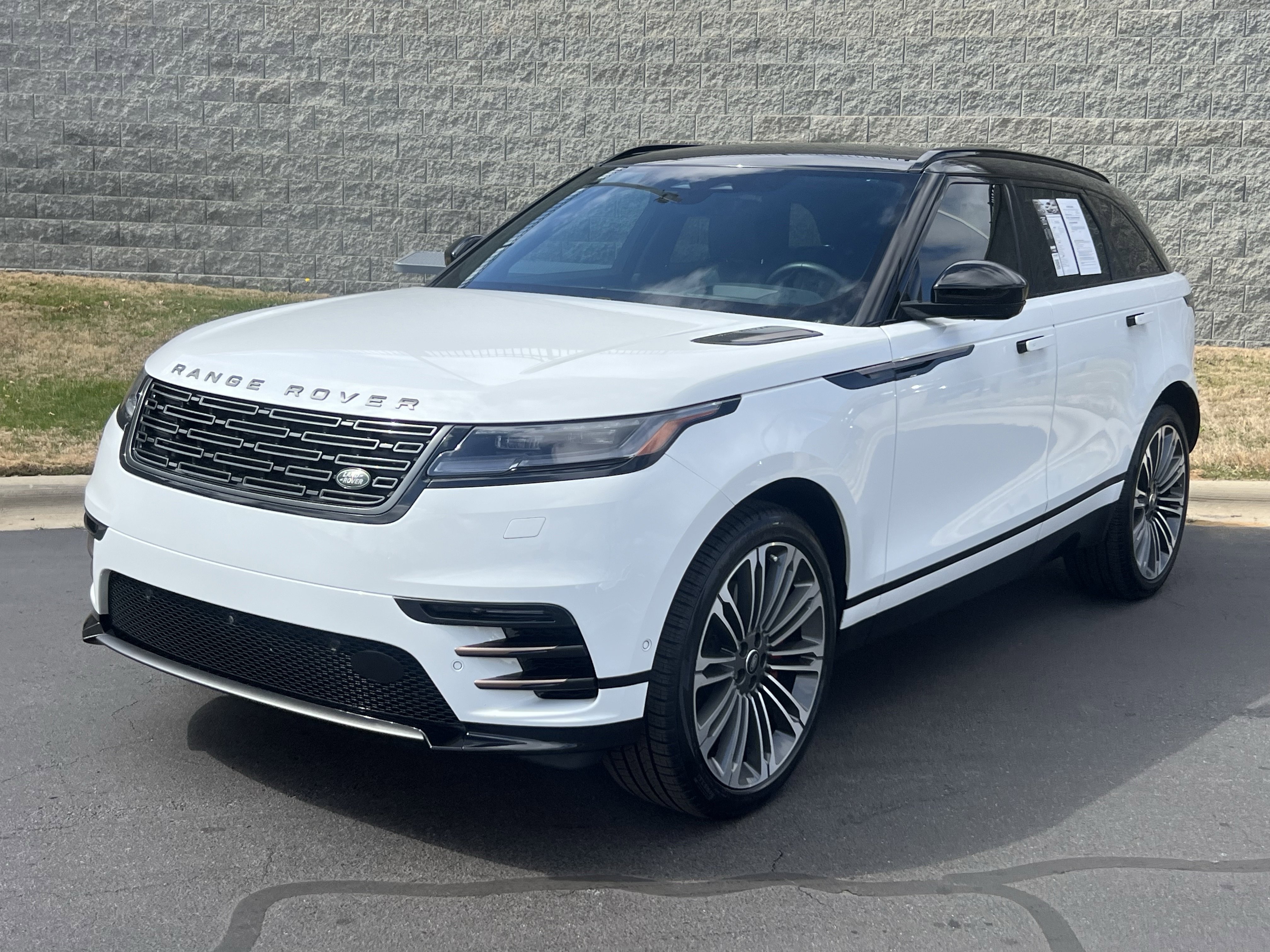 Certified 2025 Land Rover Range Rover Velar Dynamic HSE AWD/4WD image 1