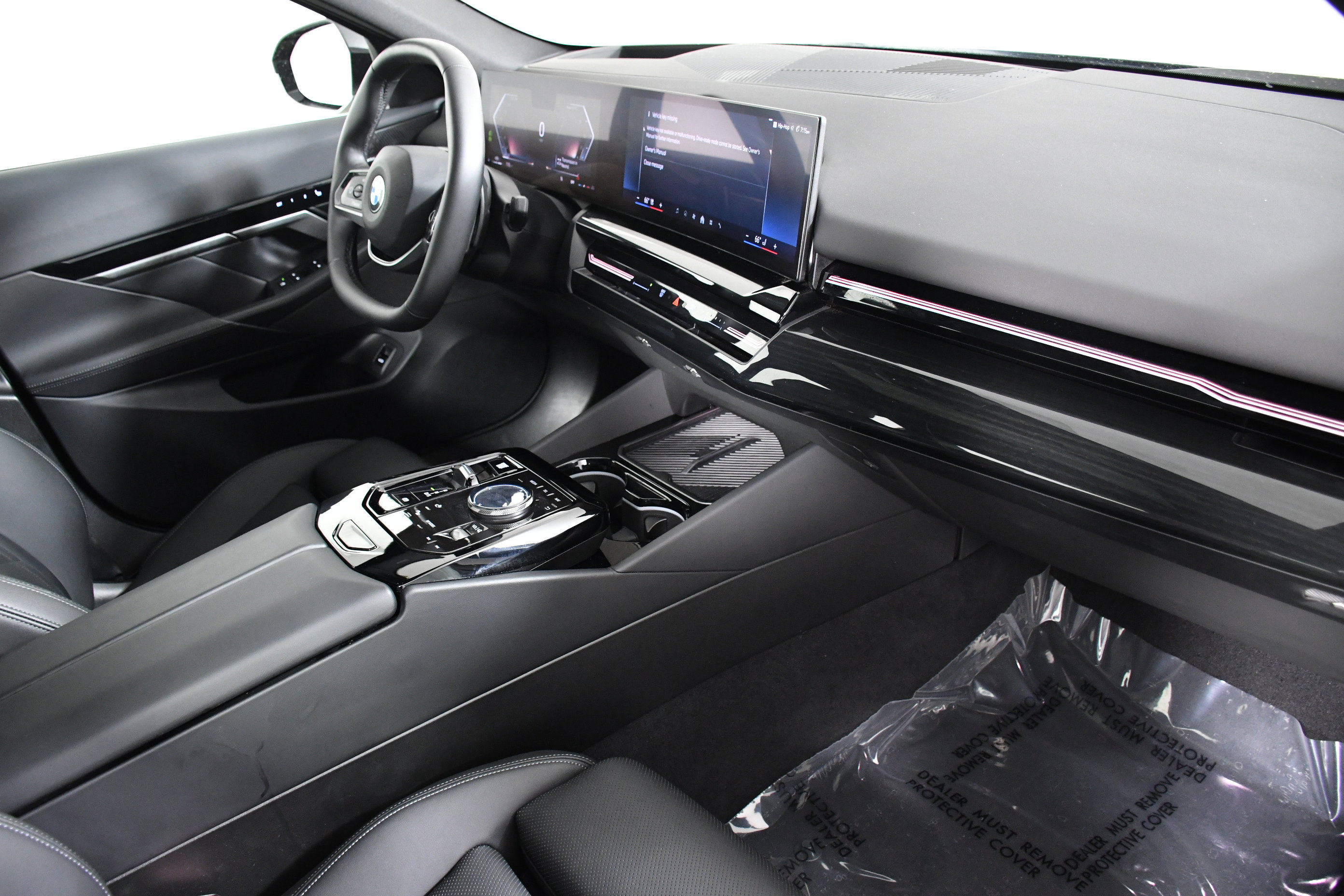Used 2025 BMW 530i w/ Premium Package image 28