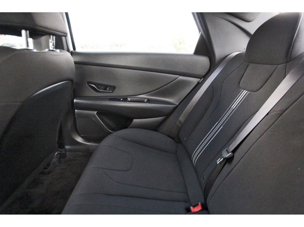 Certified 2025 Hyundai Elantra SEL image 13