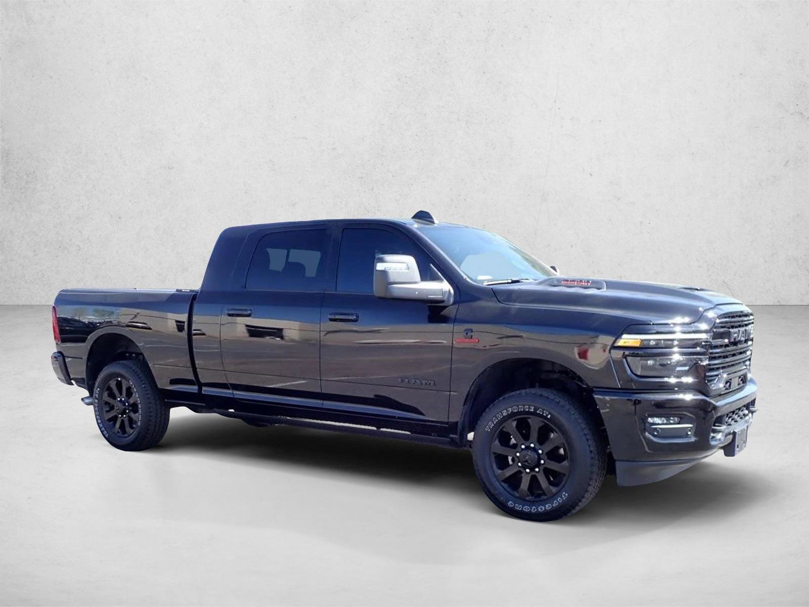 Used 2025 RAM 2500 Laramie AWD/4WD image 5