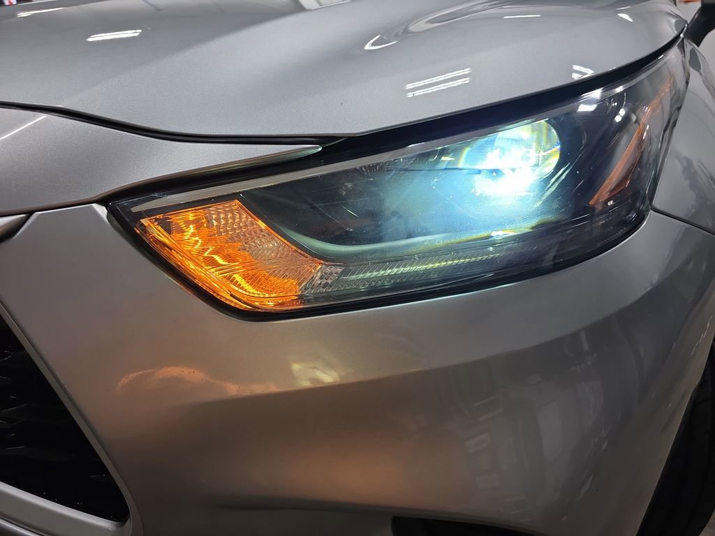 Used 2021 Toyota Highlander L image 31