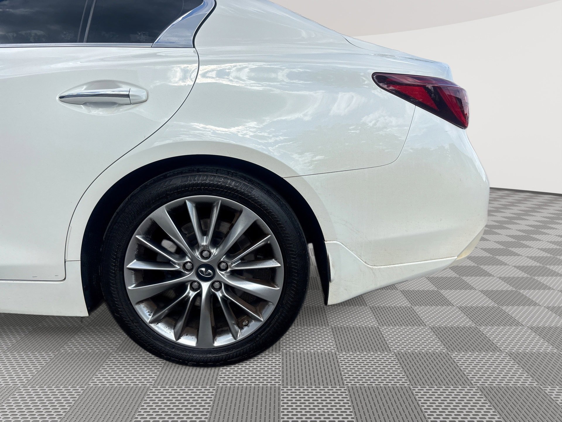 Used 2019 INFINITI Q50 Luxe w/ Cargo Package (L96) RWD image 29