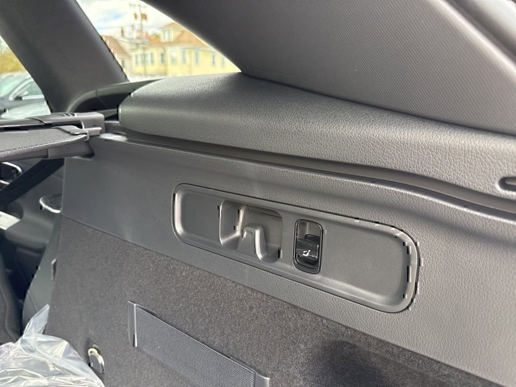 Used 2026 Mercedes-Benz GLC 300 4MATIC image 29