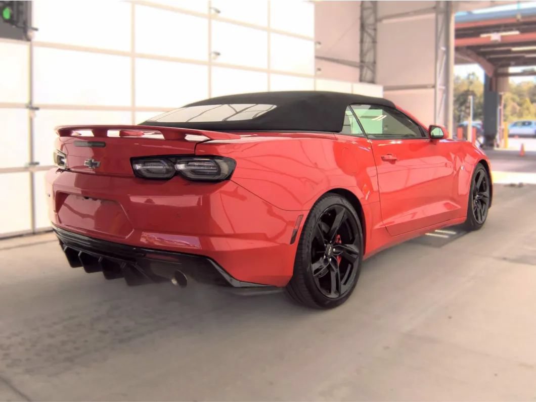 Used 2020 Chevrolet Camaro SS RWD image 2