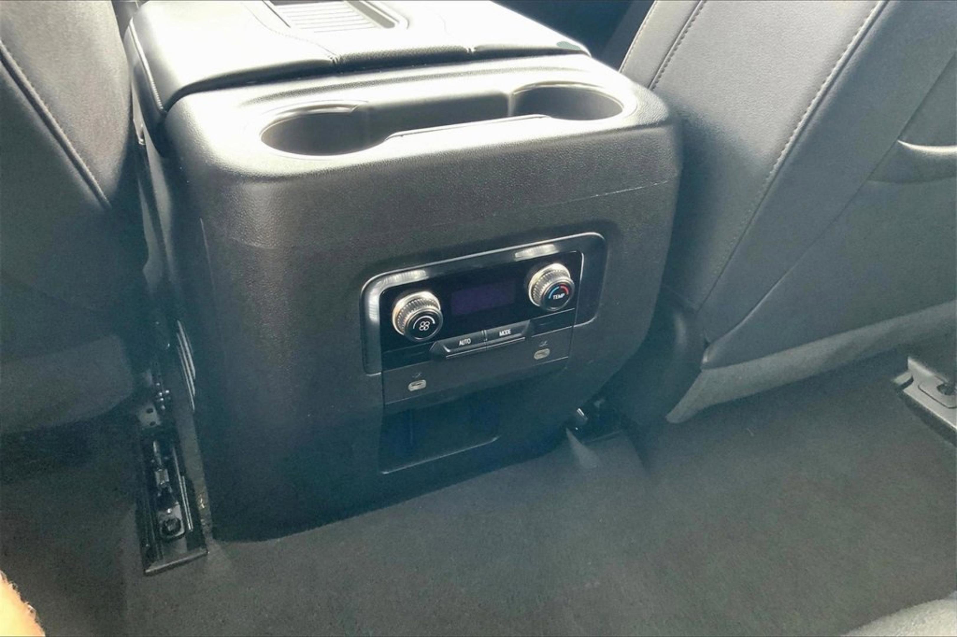 Used 2023 GMC Yukon SLT image 37