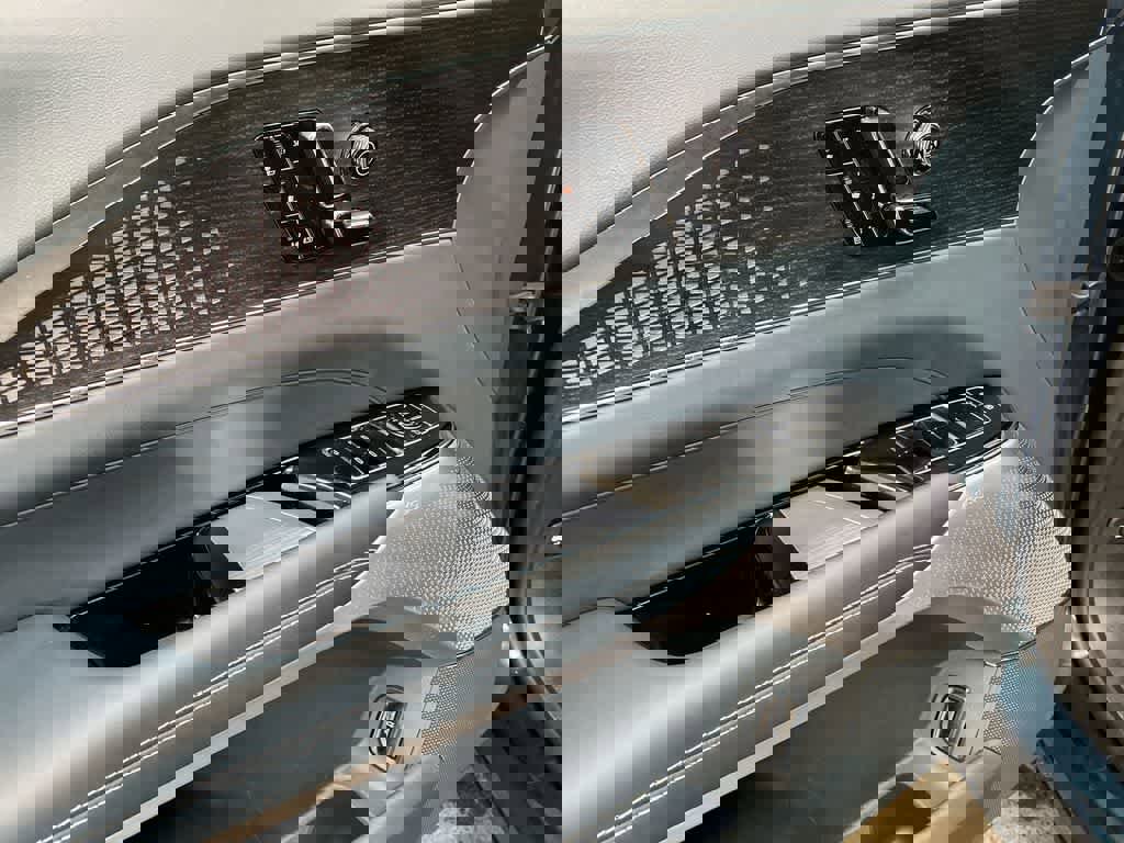 Certified 2025 Cadillac Lyriq Luxury w/ Nappa Leather Package image 15