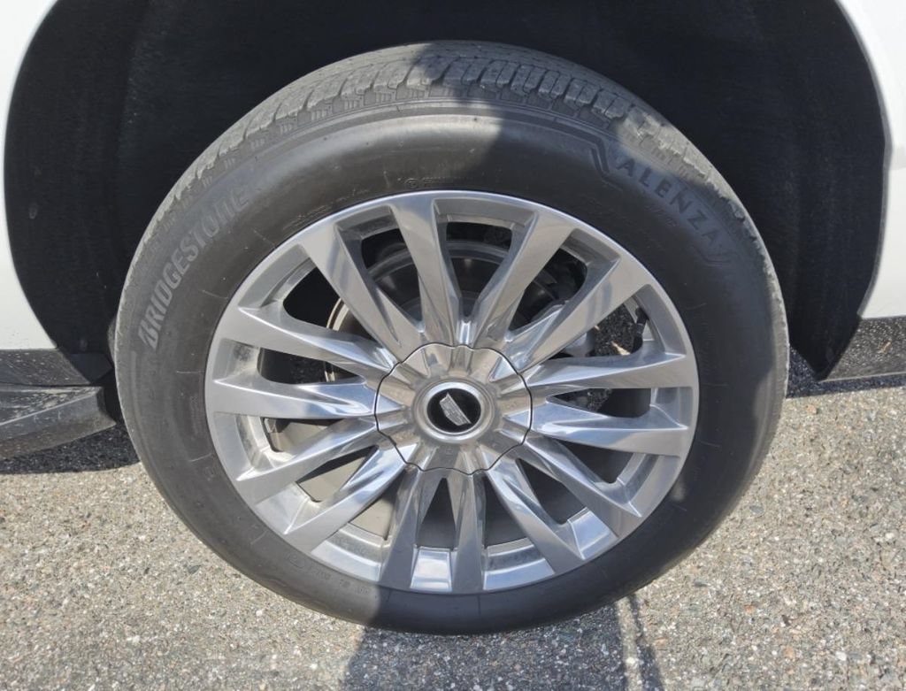 Used 2024 Cadillac Escalade ESV Premium Luxury AWD/4WD image 6