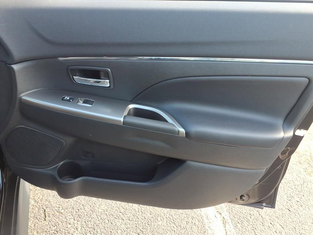 Used 2022 Mitsubishi Outlander Sport SE image 9