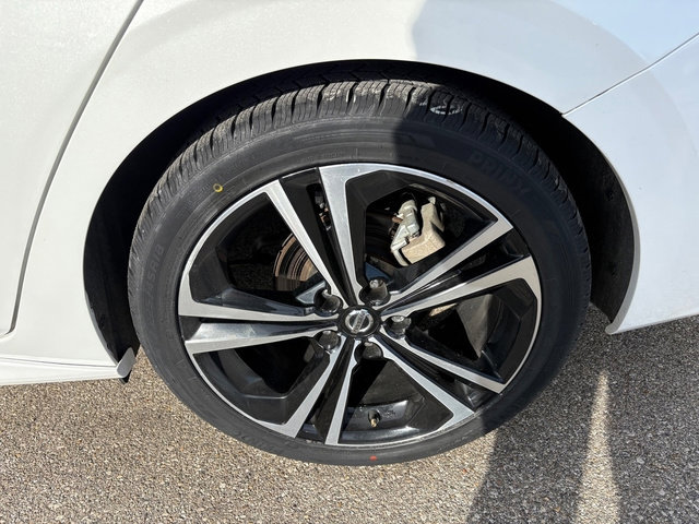 Used 2022 Nissan Sentra SR w/ Lighting Package FWD image 31