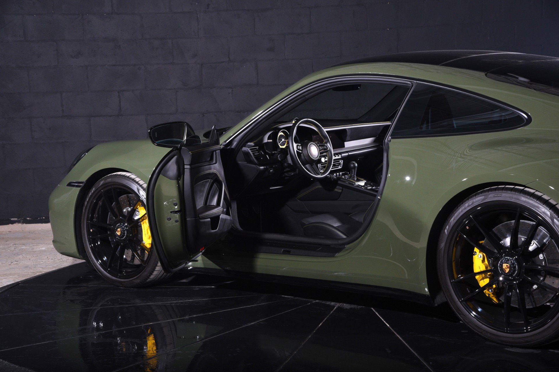 Used 2024 Porsche 911 Carrera GTS RWD image 19