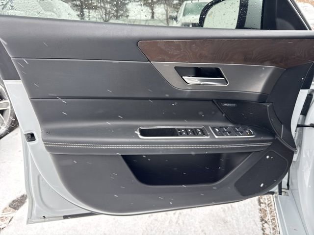 Used 2020 Jaguar XF Checkered Flag image 8