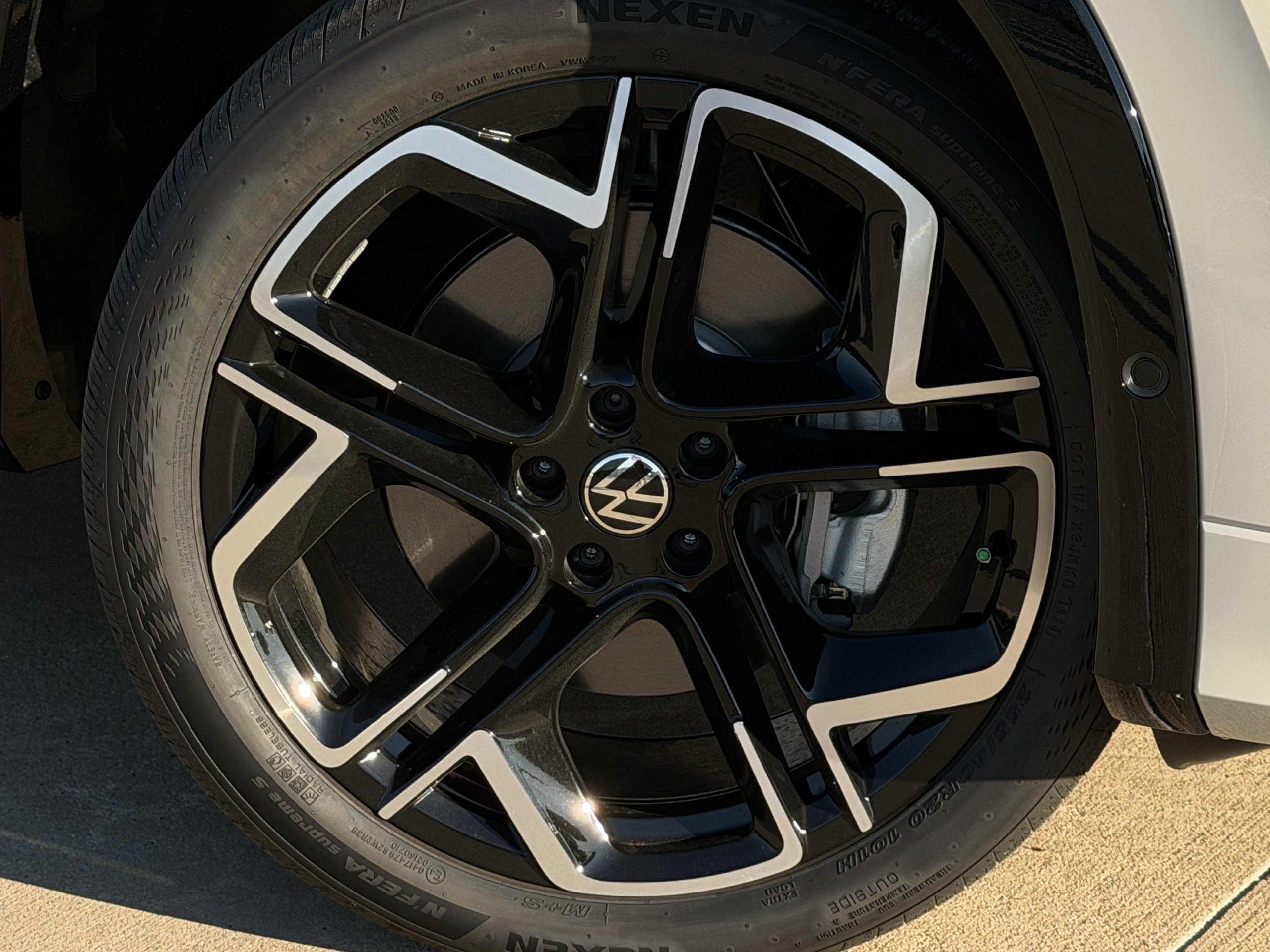 New 2026 Volkswagen Tiguan SEL R-Line AWD/4WD image 11