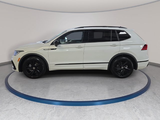 Used 2024 Volkswagen Tiguan SE R-Line FWD image 9