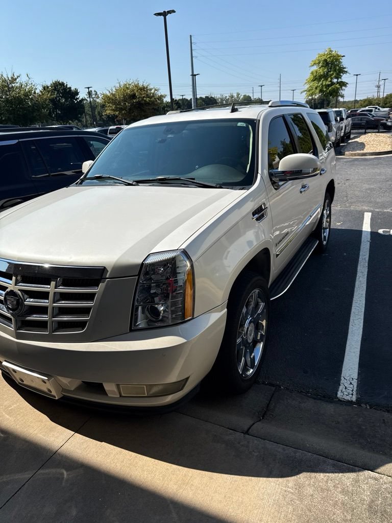 Used 2007 Cadillac Escalade AWD w/ Information Package image 3