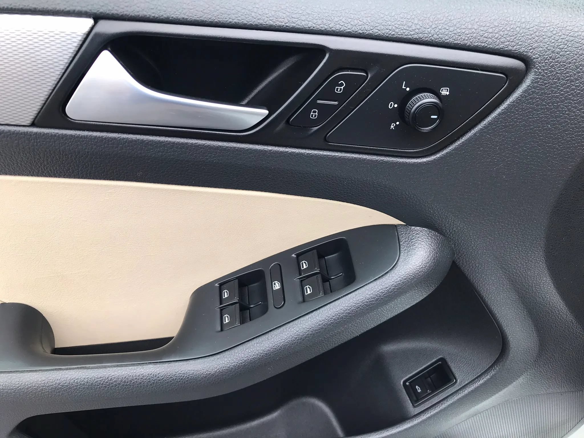 Used 2017 Volkswagen Jetta SE FWD image 14
