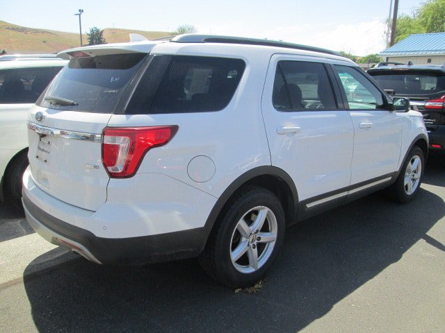 Used 2016 Ford Explorer XLT AWD/4WD image 2