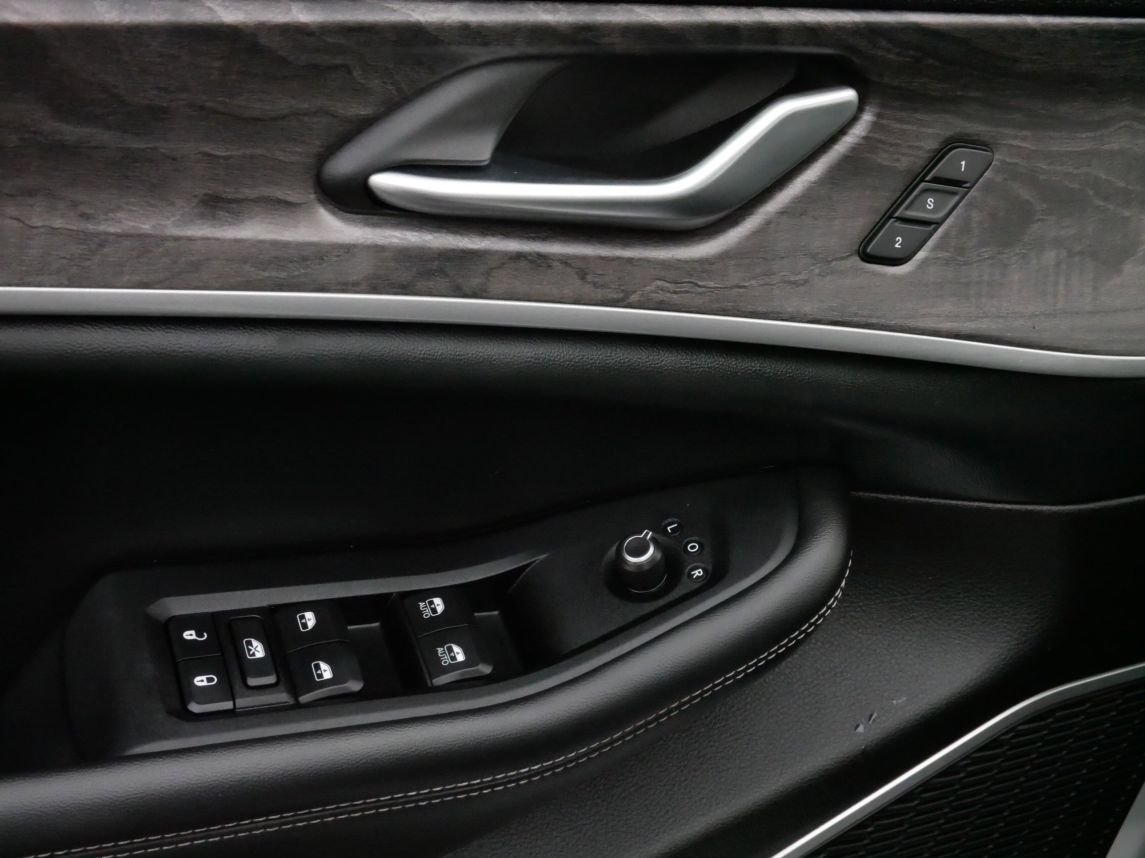 Used 2022 Jeep Grand Cherokee Limited image 19