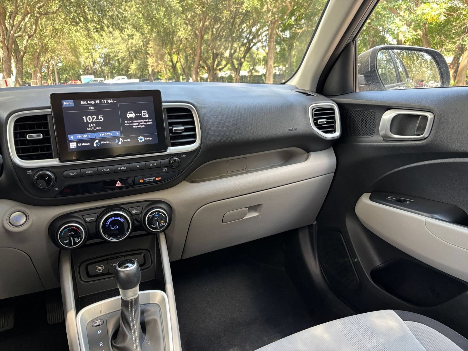 Used 2025 Hyundai Venue SEL FWD image 35