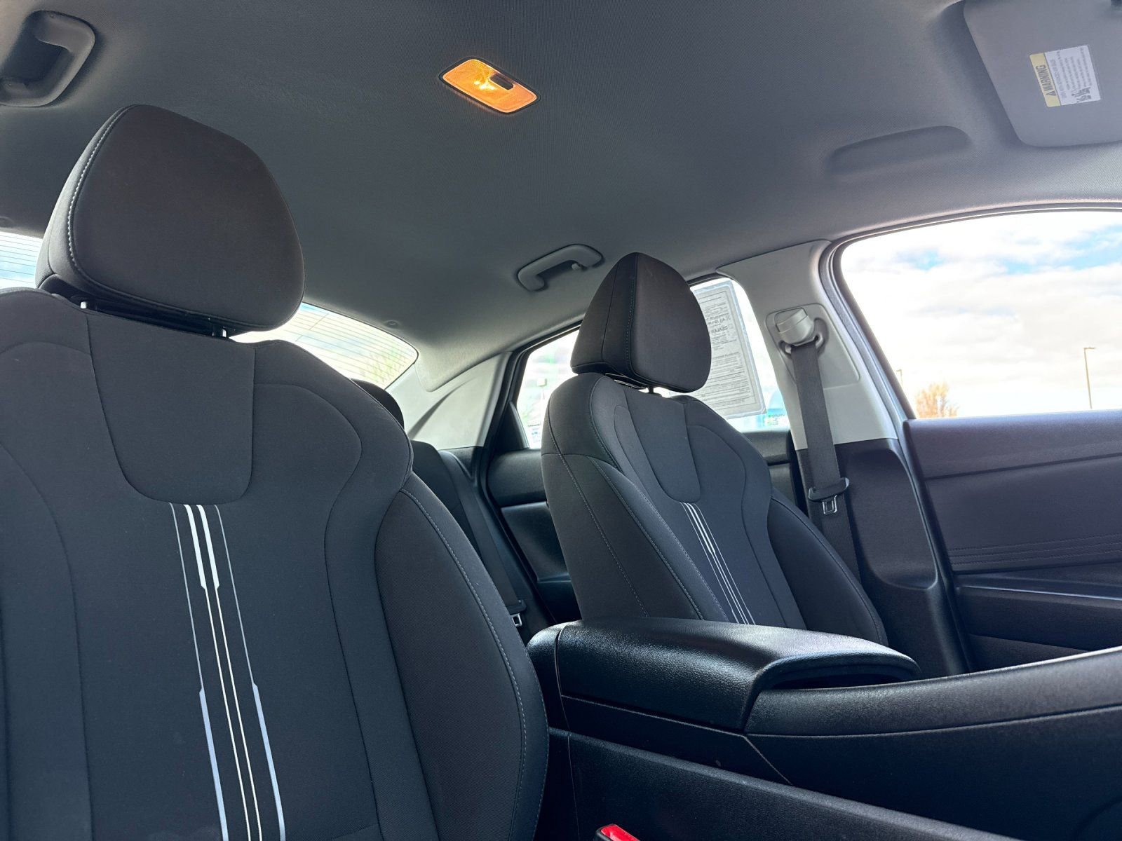 Used 2022 Hyundai Elantra Blue image 16