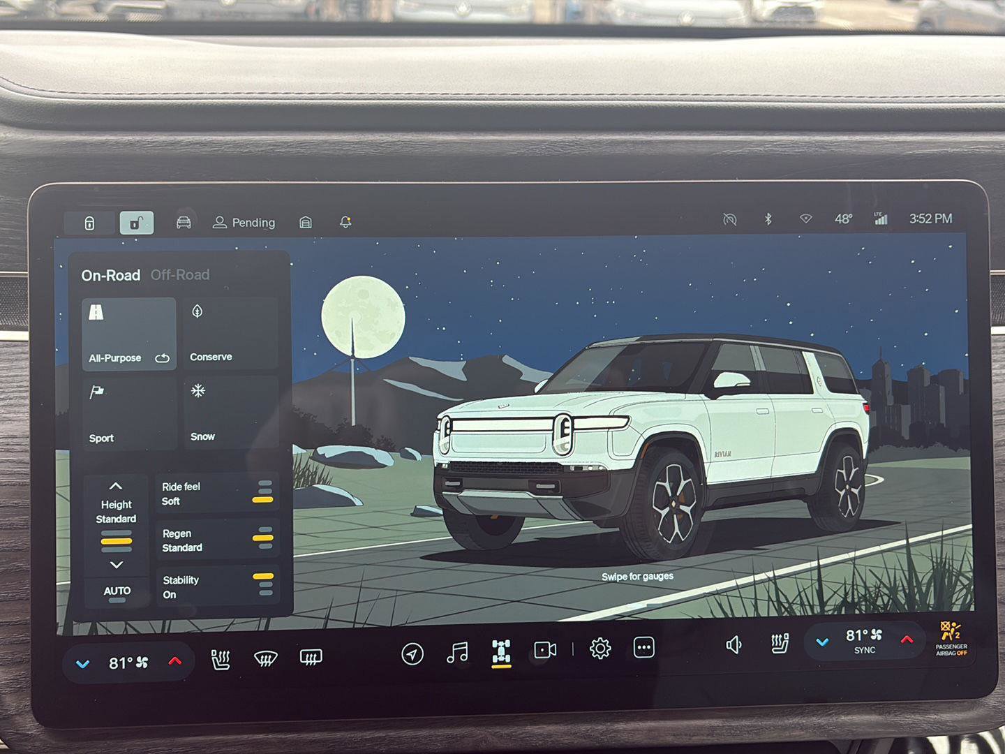 Used 2024 Rivian R1S Adventure image 65