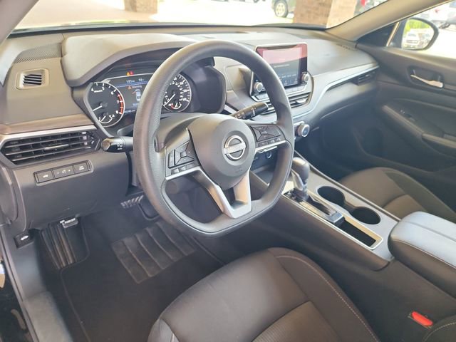 Used 2025 Nissan Altima 2.5 SV FWD image 10