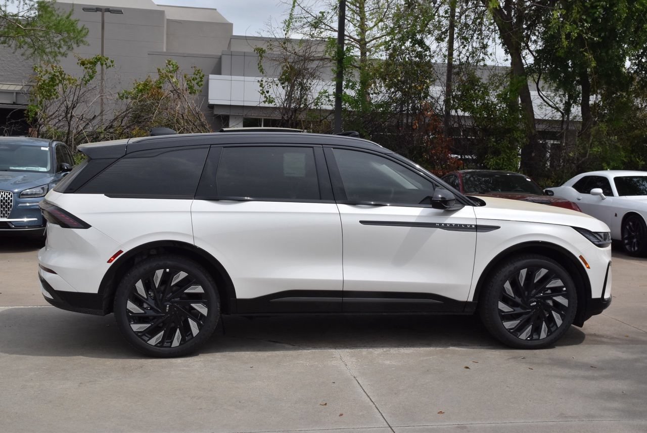 New 2026 Lincoln Nautilus Reserve w/ Jet Appearance Package AWD/4WD image 12