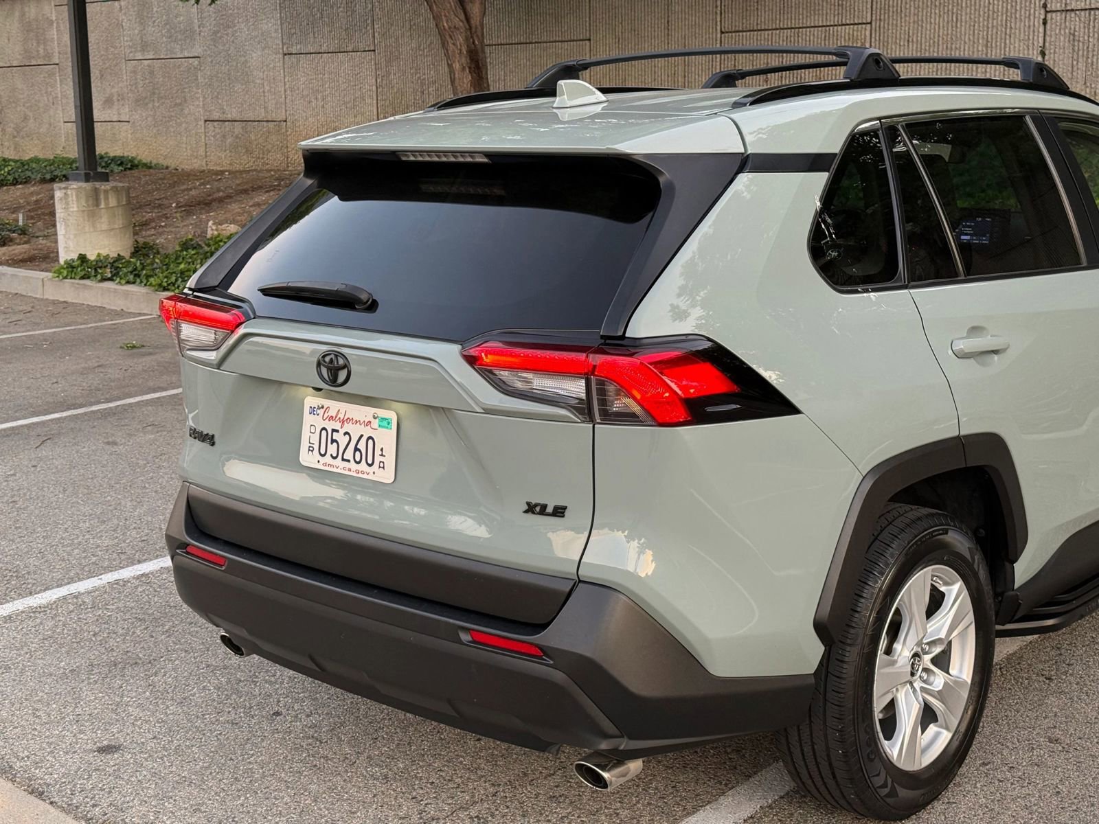 Used 2019 Toyota RAV4 XLE w/ Convenience Package FWD image 14