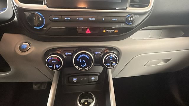 Used 2025 Hyundai Venue SEL FWD image 22