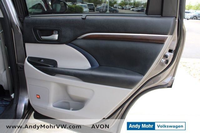Used 2014 Toyota Highlander Limited Platinum FWD image 26