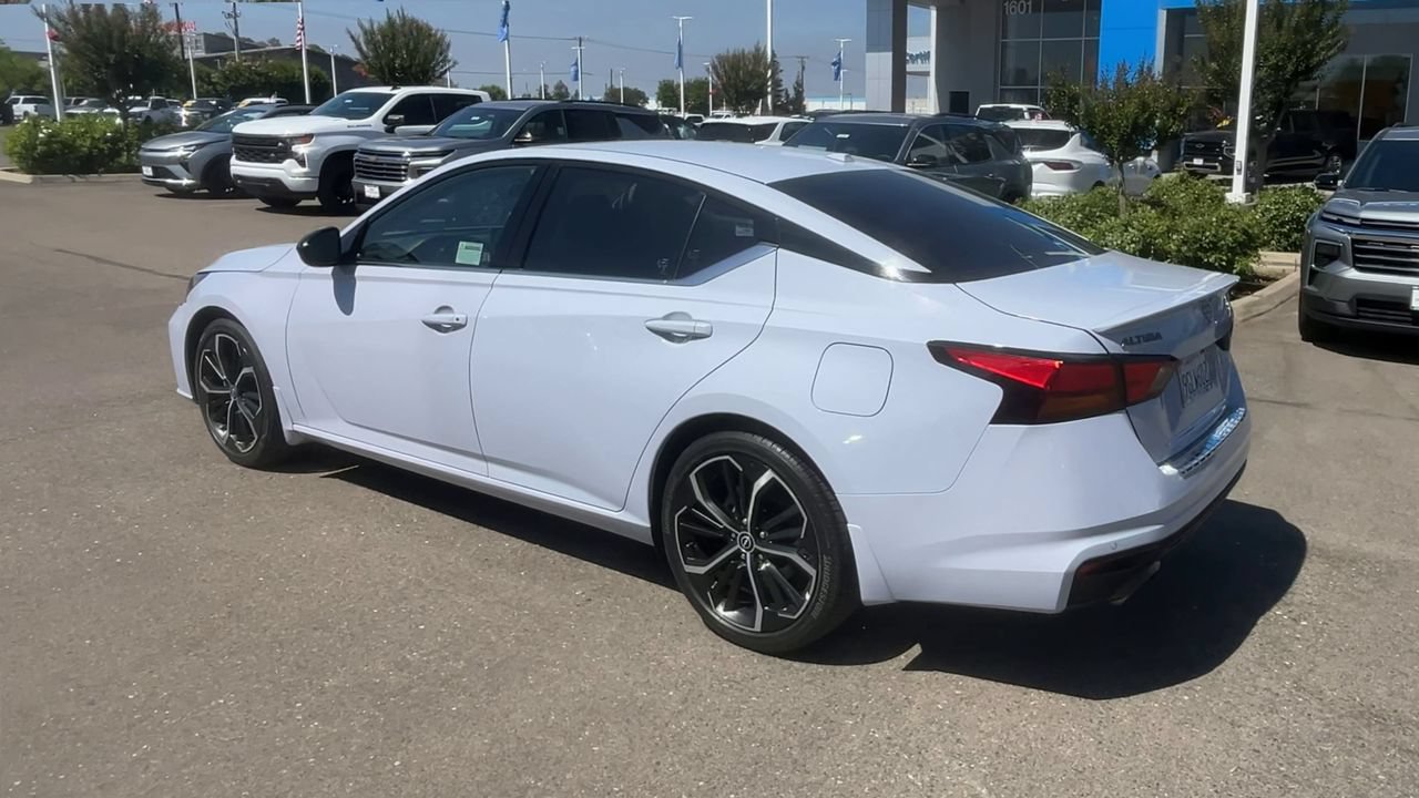 Used 2023 Nissan Altima 2.5 SR w/ SR Premium Package FWD image 5