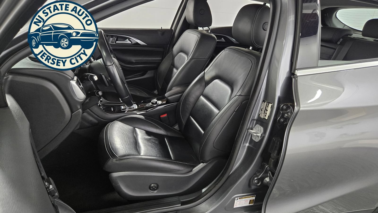 Used 2018 INFINITI QX30 AWD image 24