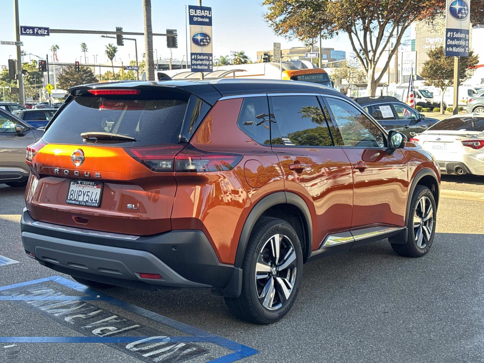 Used 2021 Nissan Rogue SL w/ Premium Package image 4