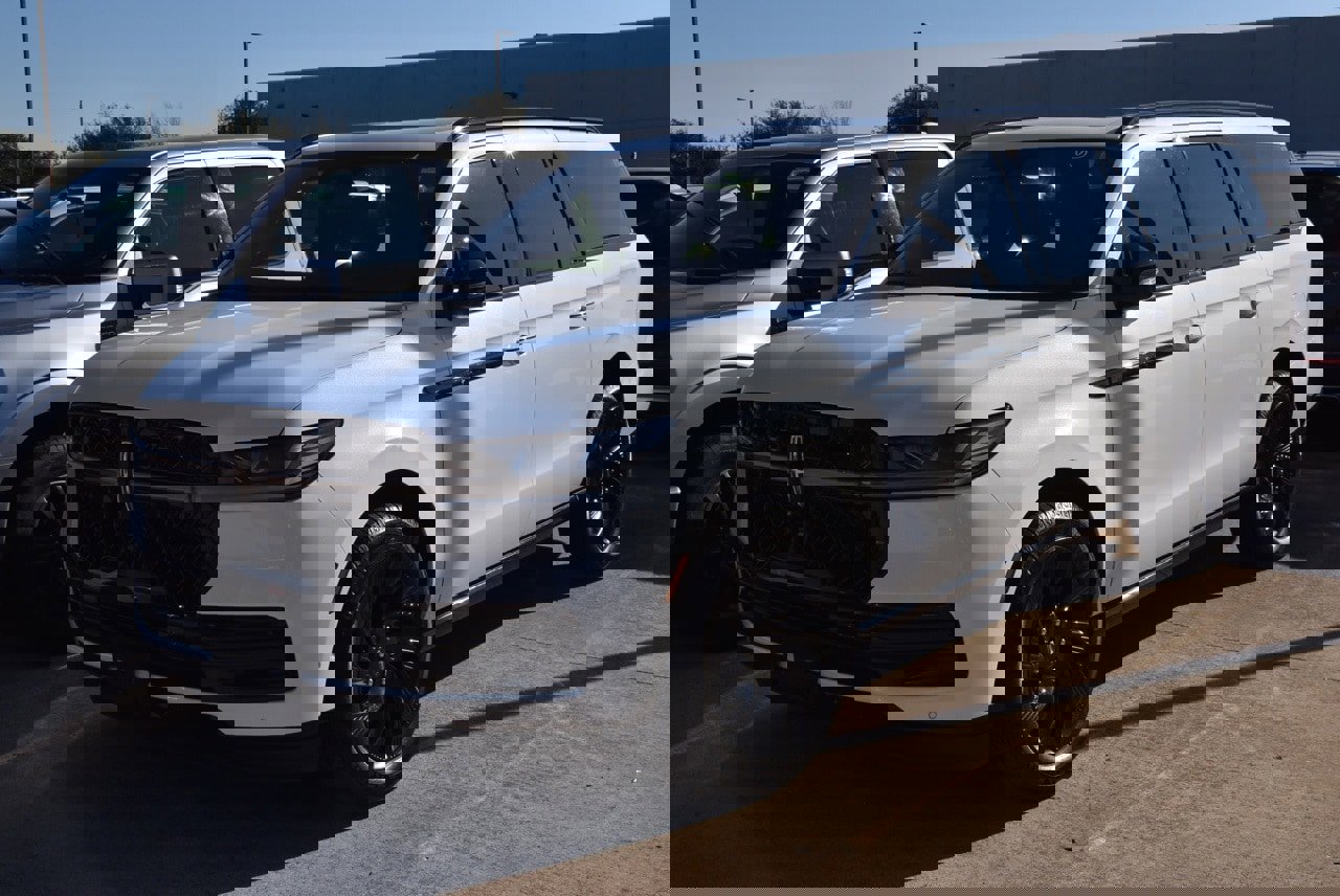 Used 2025 Lincoln Navigator L Reserve w/ Jet Appearance Package