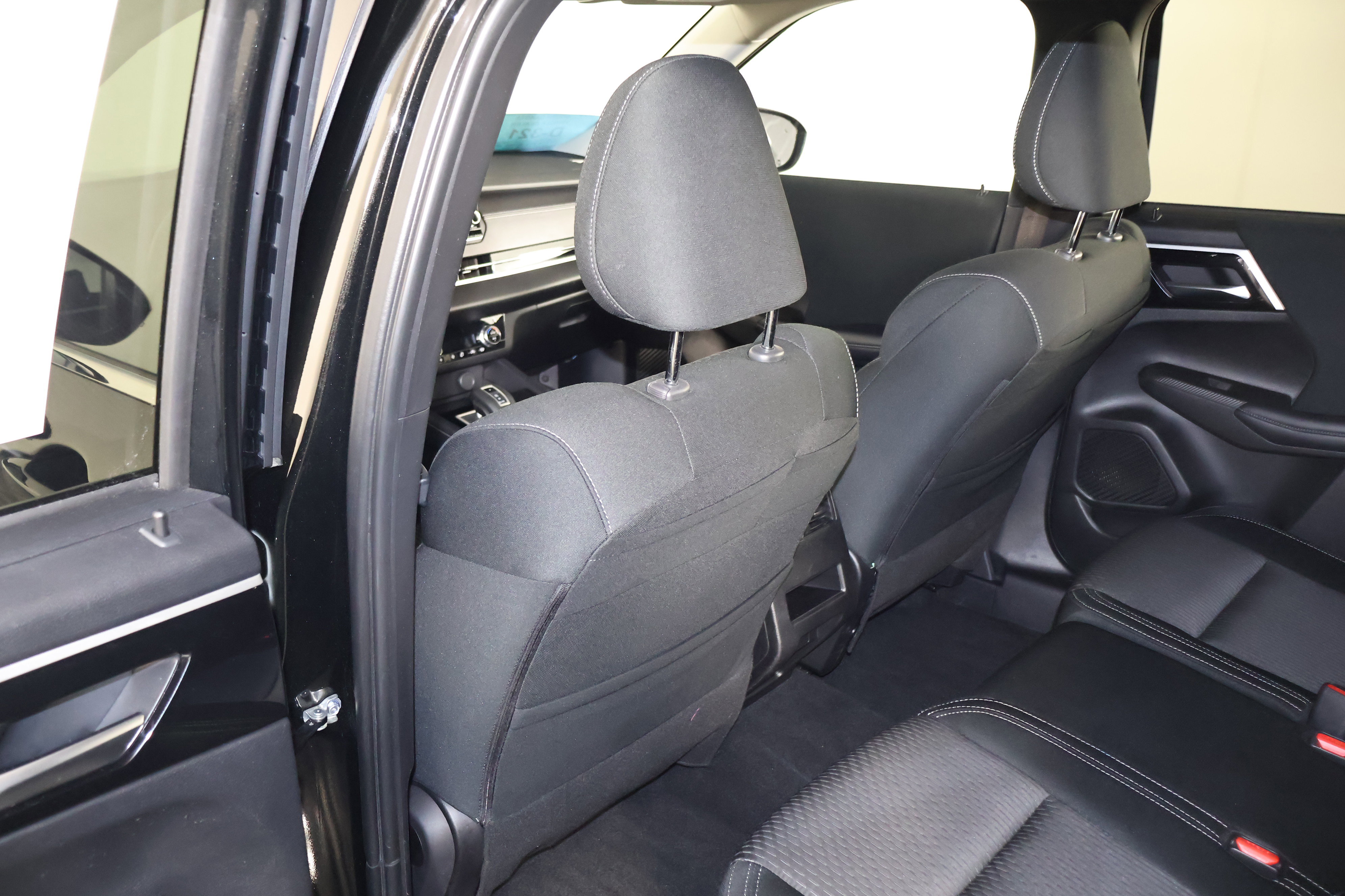 Used 2024 Mitsubishi Outlander ES image 45